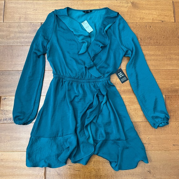 Express Ruffle Dress - Picture 2 of 4